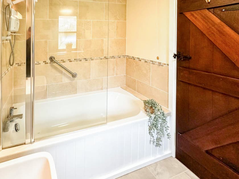 Bathroom | Kite 1 - Cwm Chwefru Cottages, Newbridge-on-Wye, near Builth Wells
