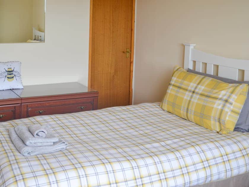 Twin bedroom | The Junipers, Tain