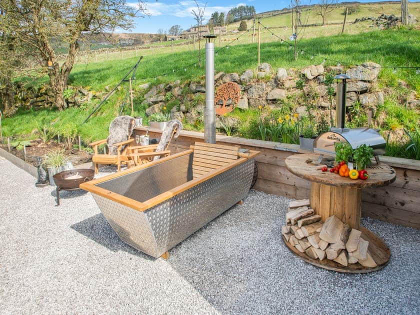 Hot tub | Keepers Hide - Wuthering Huts, Oldfield, near Keighley