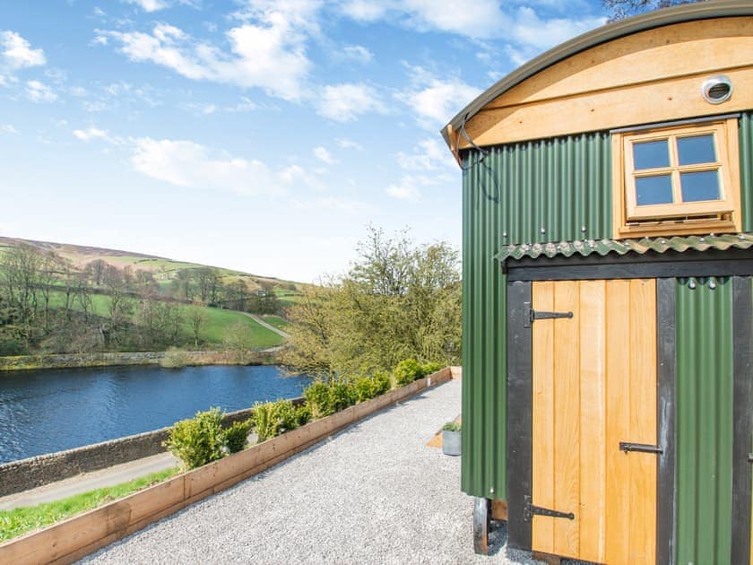 Setting | Keepers Hide - Wuthering Huts, Oldfield, near Keighley
