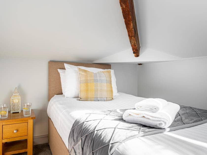 Single bedroom | Owls Rest - Killerby Old Hall, Cayton, near Scarborough
