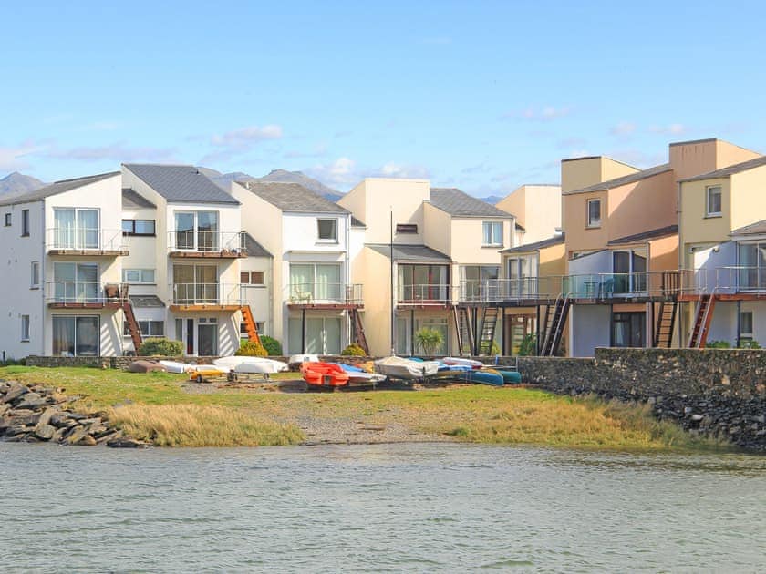 Dros y Dwr as seen from the water  | Dros Y Dwr, Porthmadog