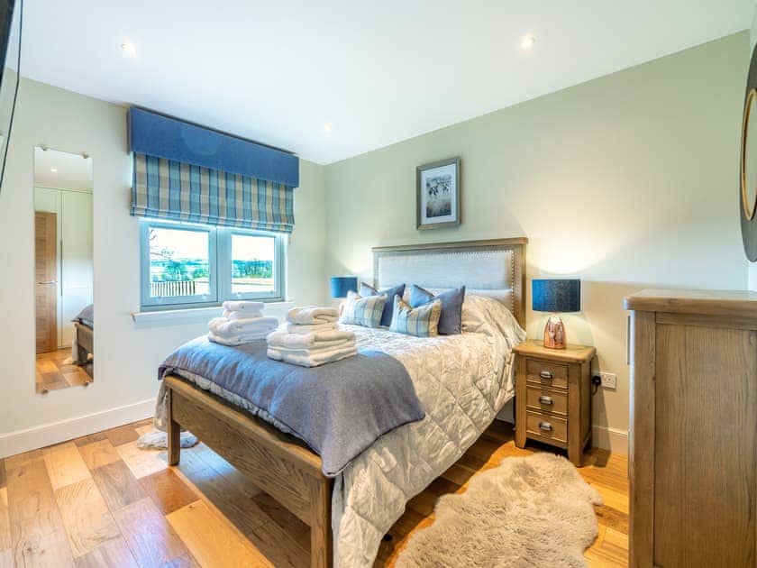 Double bedroom | Speed The Plough - Paddockhall Cottages, Linlithgow, near Edinburgh 