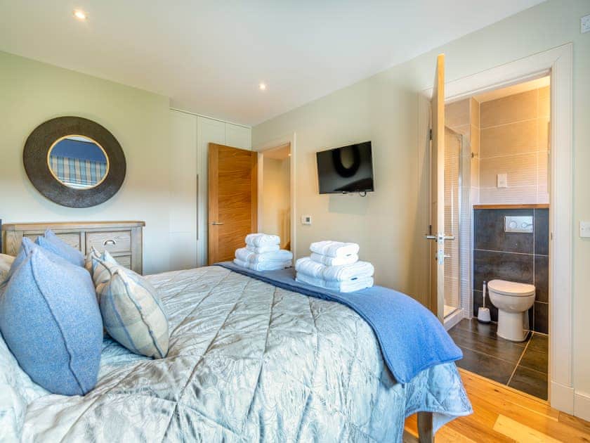 Double bedroom | Speed The Plough - Paddockhall Cottages, Linlithgow, near Edinburgh 
