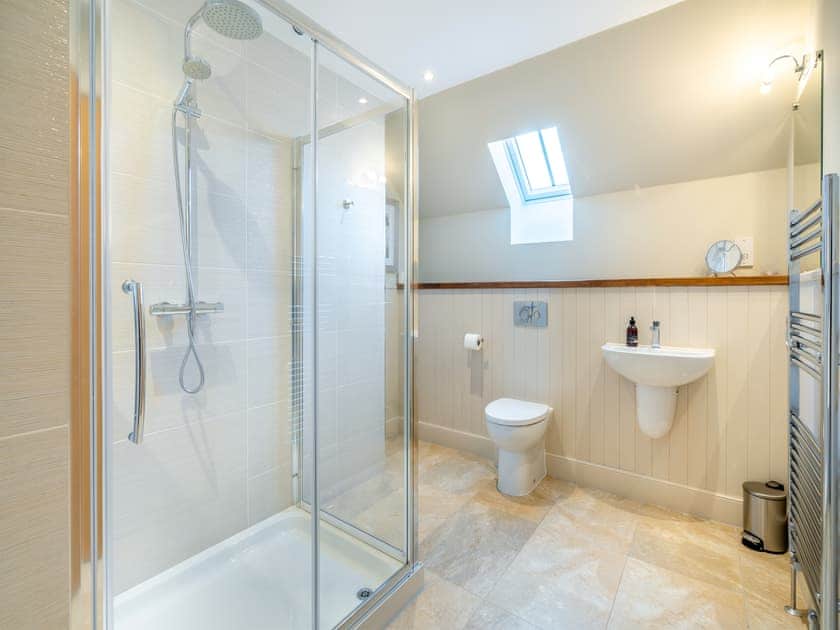 Bathroom | Speed The Plough - Paddockhall Cottages, Linlithgow, near Edinburgh 