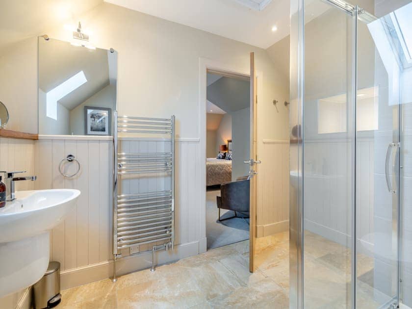 Bathroom | Speed The Plough - Paddockhall Cottages, Linlithgow, near Edinburgh 