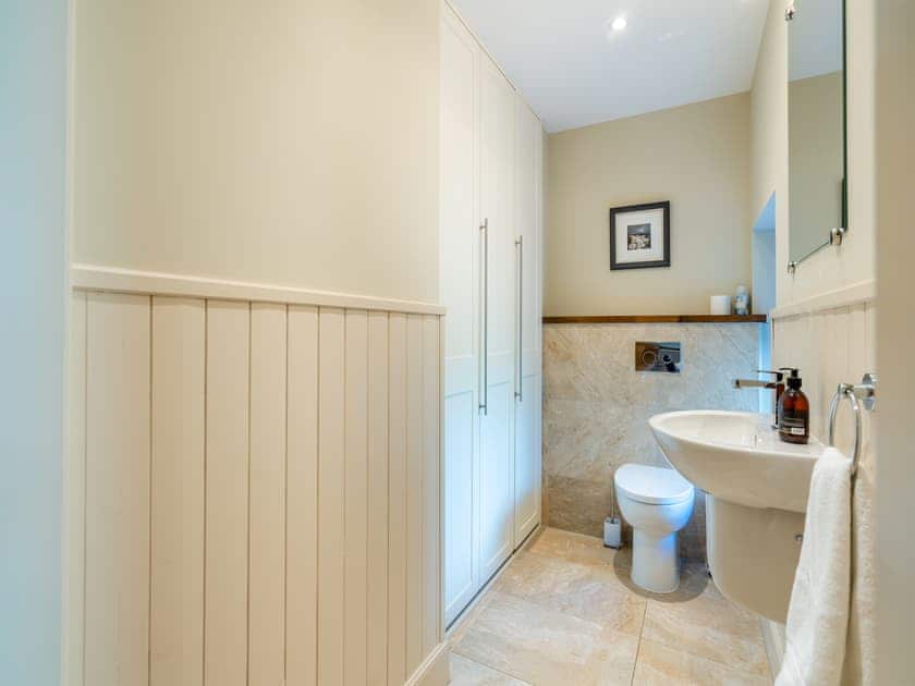 Bathroom | Speed The Plough - Paddockhall Cottages, Linlithgow, near Edinburgh 