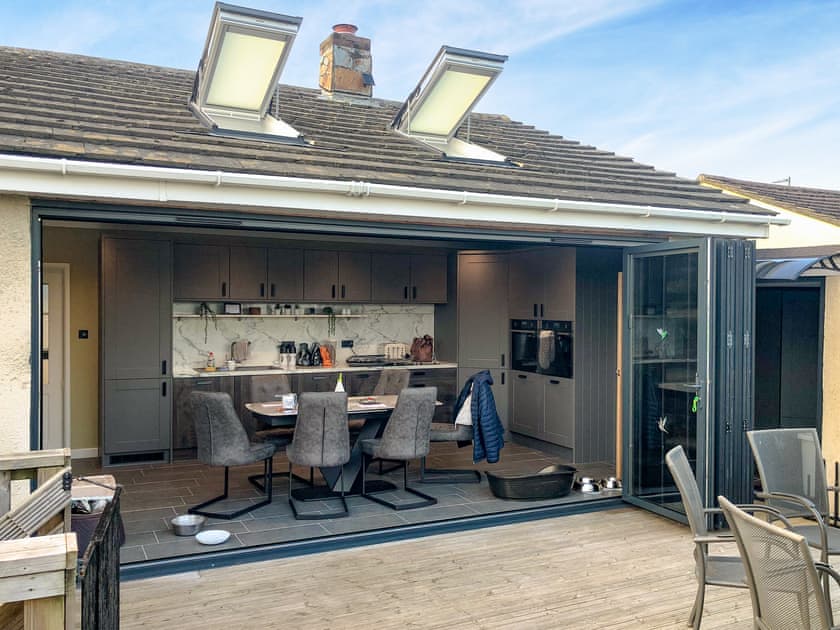 Bifold Doors open Kitchen | Sunny Parkside, Paignton