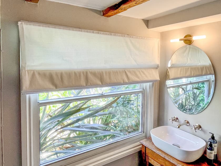 downstairs bathroom | The Basket Loft, Newlyn