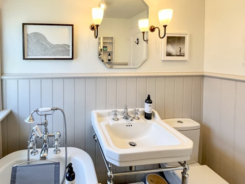 Master bathroom with slipper bath | The Basket Loft, Newlyn