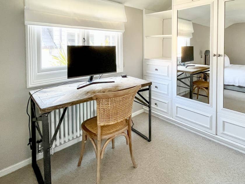 Double bedroom with desk area | The Basket Loft, Newlyn