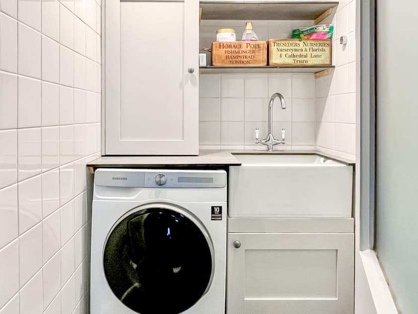 Laundry room with washer and dryer | The Basket Loft, Newlyn