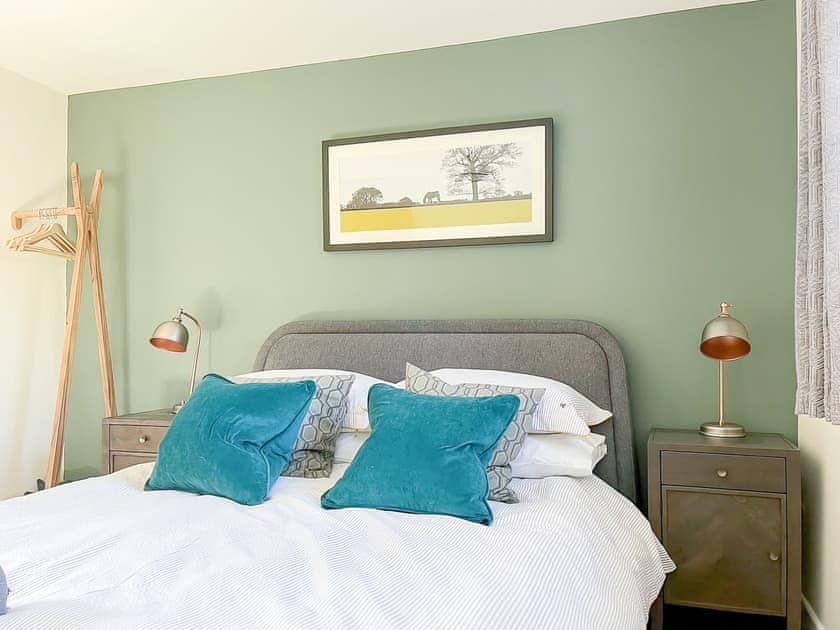 Double bedroom | Honey Bee Cottage, Calbourne