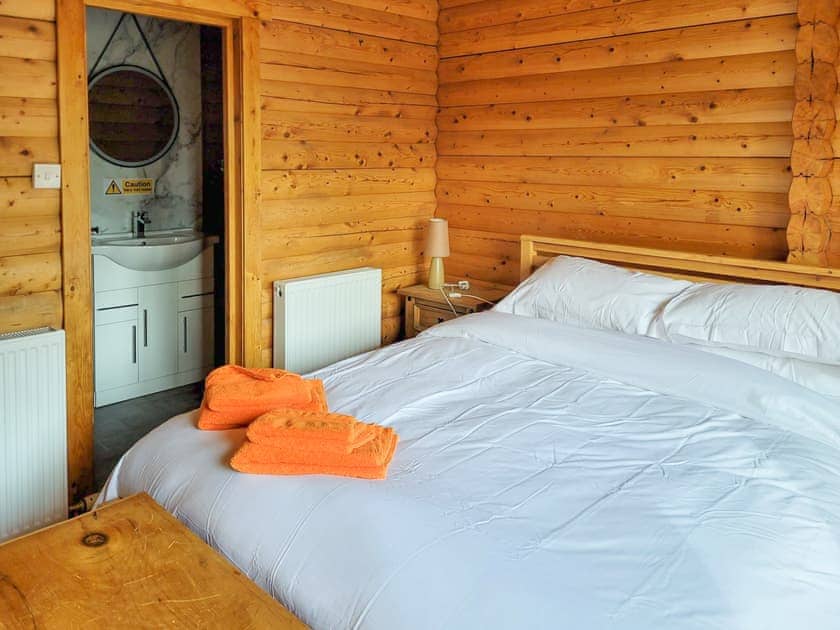 Double bedroom | Ardle Lodge, Enochdhu, near Pitlochy