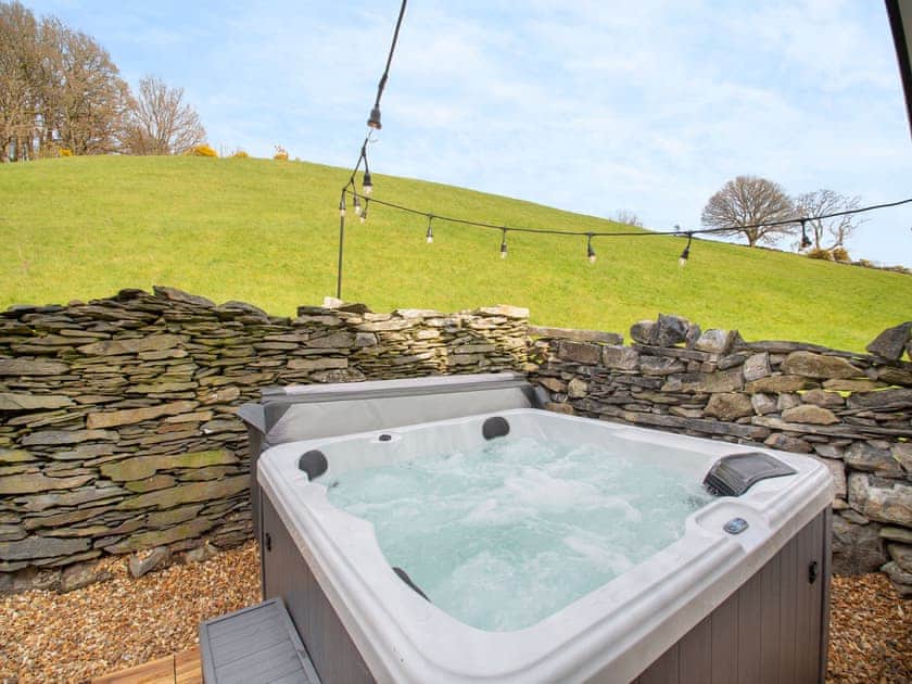 Hot tub | Frondeg, Capel Garmon, near Betws-y-Coed
