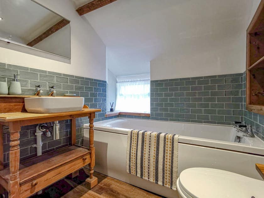 Bathroom | Daffodils, Haltwhistle