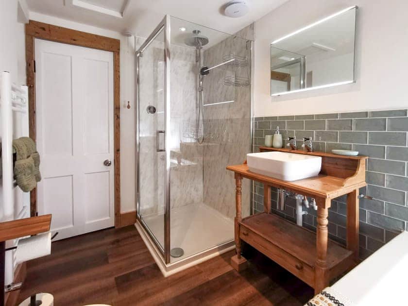 Bathroom | Daffodils, Haltwhistle