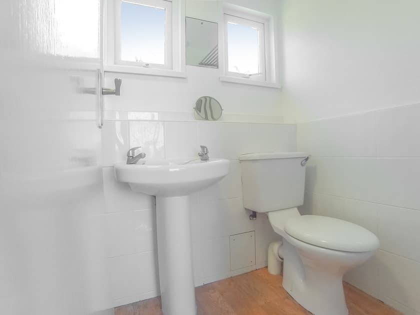 Shower room | Chalet 54, Cromer