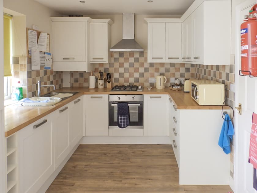 Well equipped open plan kitchen area | Meadow View, Bridlington