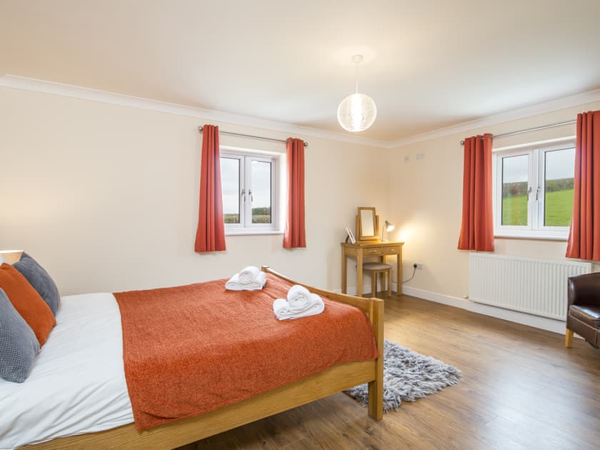 King bedroom  | Golwg y Cwm, Cilrhedyn, near Newcastle Emlyn