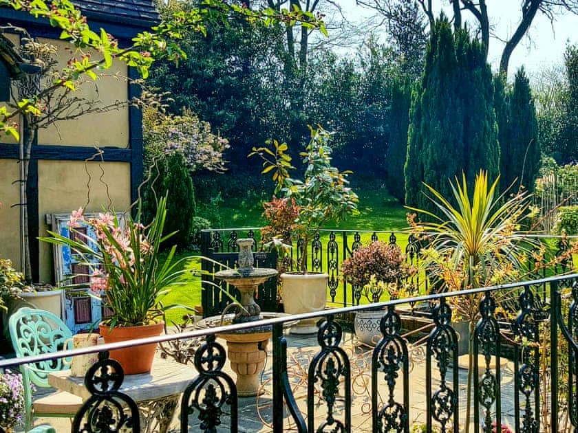 Front terrace, picturesque view | Kipling Cottage, Etchingham