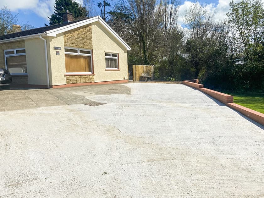 Parking for 4 cars | Willow Cottage, Cardigan