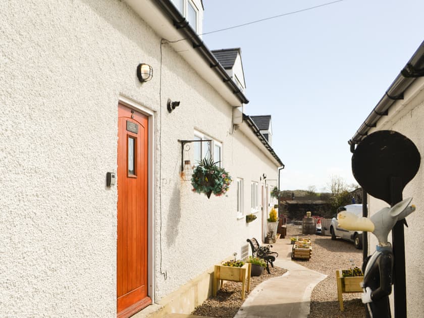 Exterior | Swan’s Nest - Black Swan Cottages, Belford