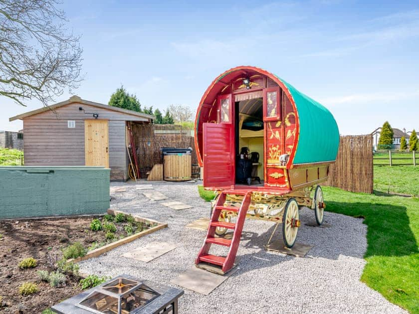 Exterior | Harans Vardo - Houghton Barn Farm, Altham