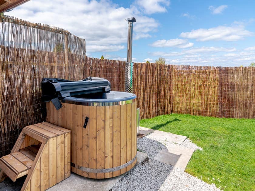 Hot tub | Harans Vardo - Houghton Barn Farm, Altham