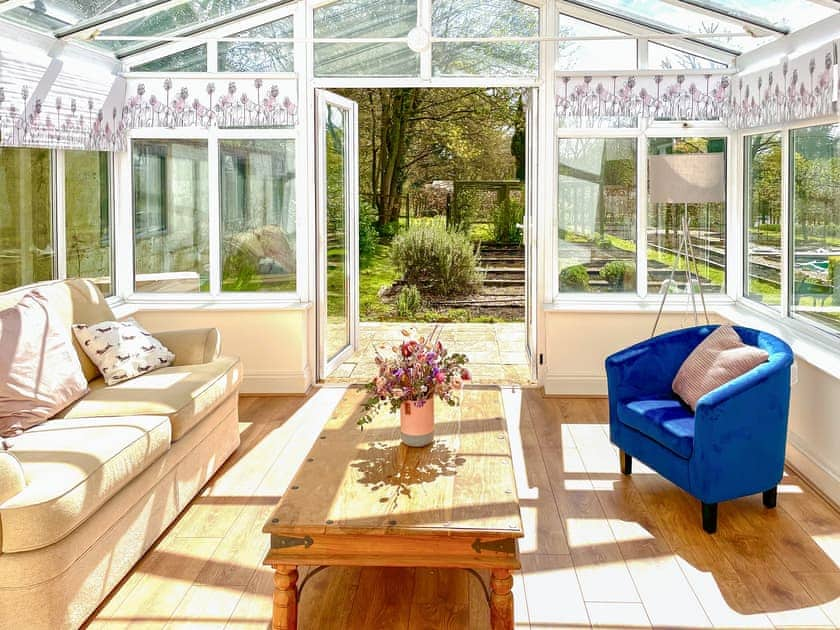 Sun room | Garden Cottage 1 - Garden Cottages, Liphook, near Bramshott