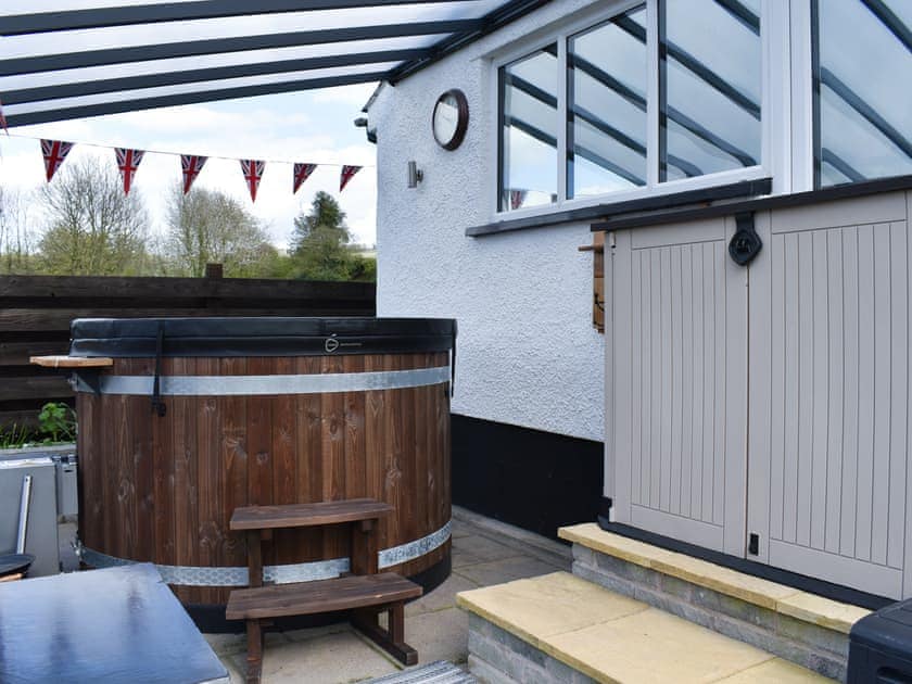 Hot tub | Hillview, Millness, near Crooklands