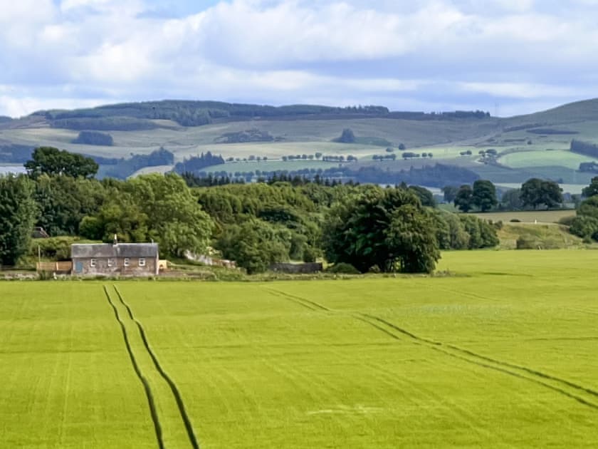 Kingfisher Cottage with the Sidlaw hills behind | Kingfisher Cottage - Strathisla Farm Cottages, Meigle
