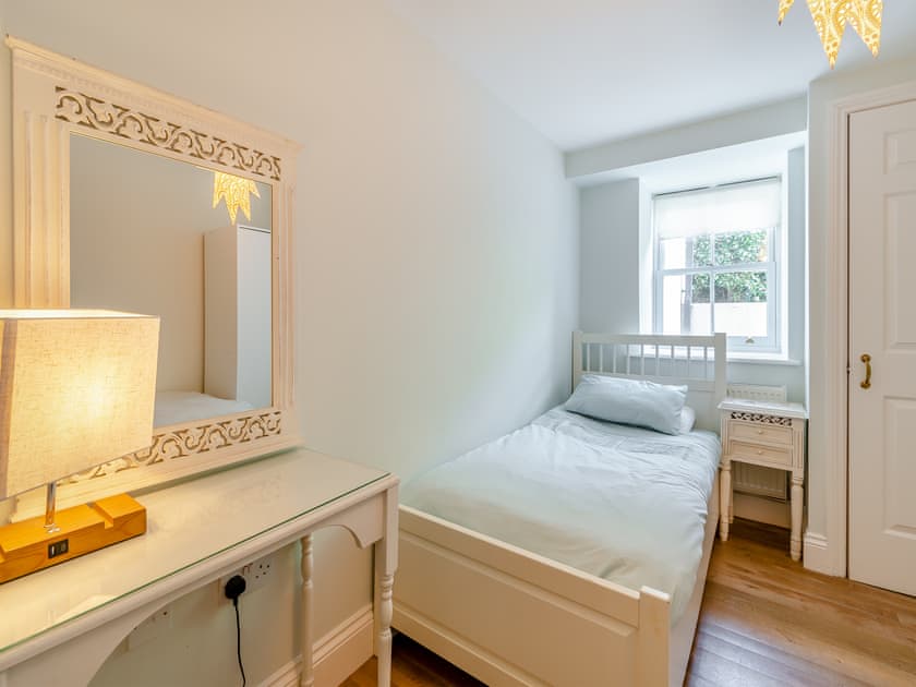 Twin bedroom | Bryn Y Mor Apartment, Tenby