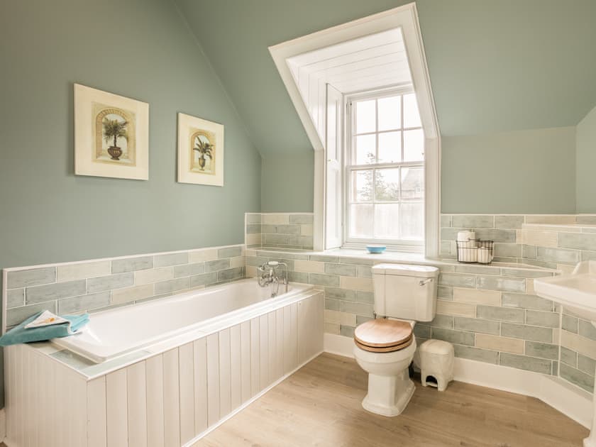 Bathroom | Glen Apartment - Kinnaird Castle, Brechin