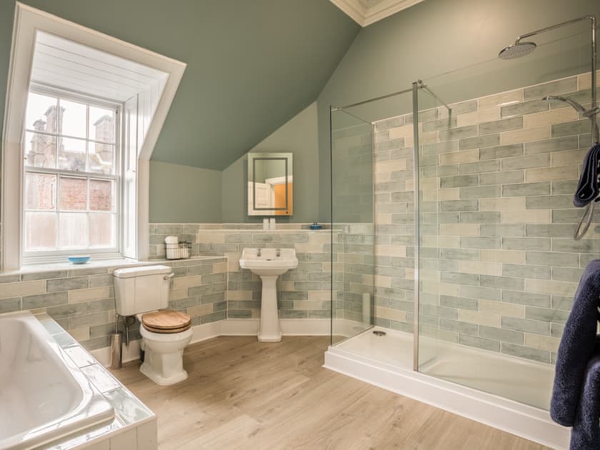 Bathroom | Glen Apartment - Kinnaird Castle, Brechin