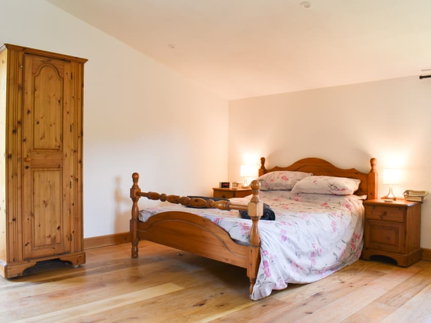 Double bedroom with king size bed  | Slade Barn - Slade Farm, Brayford
