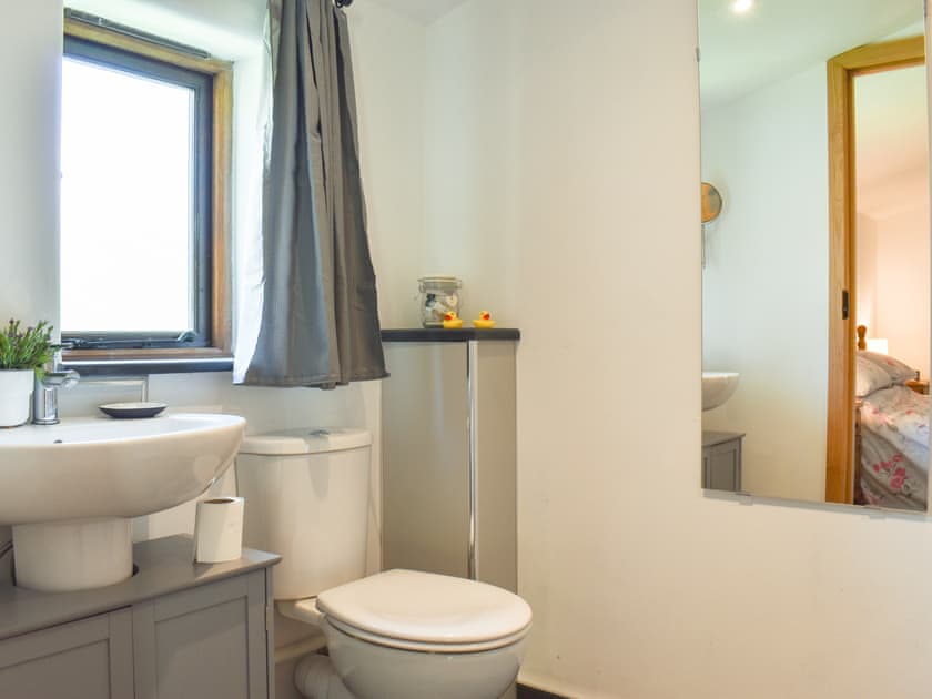 En-suite | Slade Barn - Slade Farm, Brayford