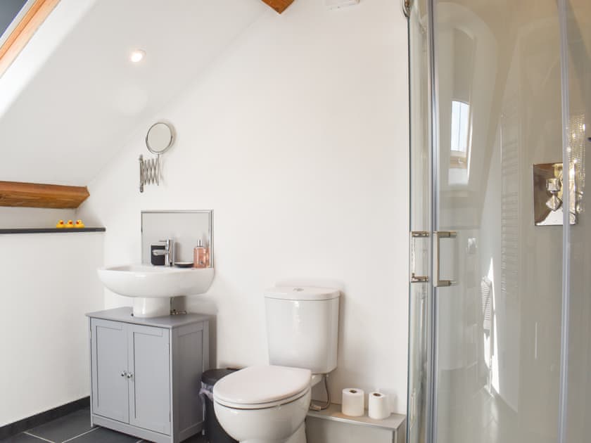 Shower room | Slade Barn - Slade Farm, Brayford