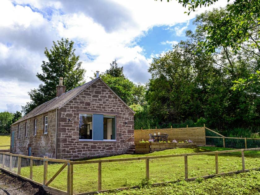 Exterior | Kingfisher Cottage - Strathisla Farm Cottages, Meigle