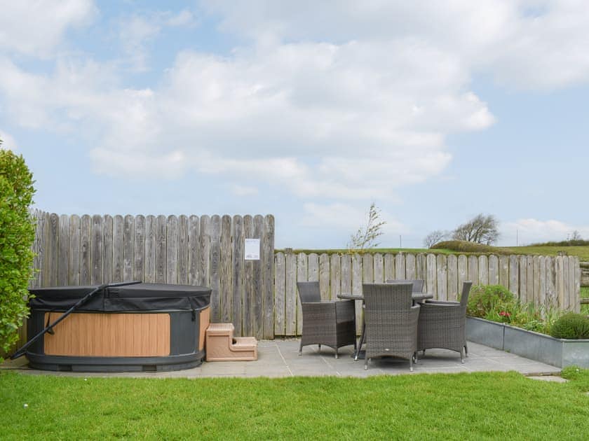 Hot tub | The Tallet Barn - Knowle Farm, Marhamchurch, near Bude