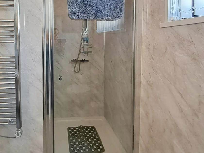 Shower room | Nature’s Nook - Norfolk Holiday Lodges, Brundall