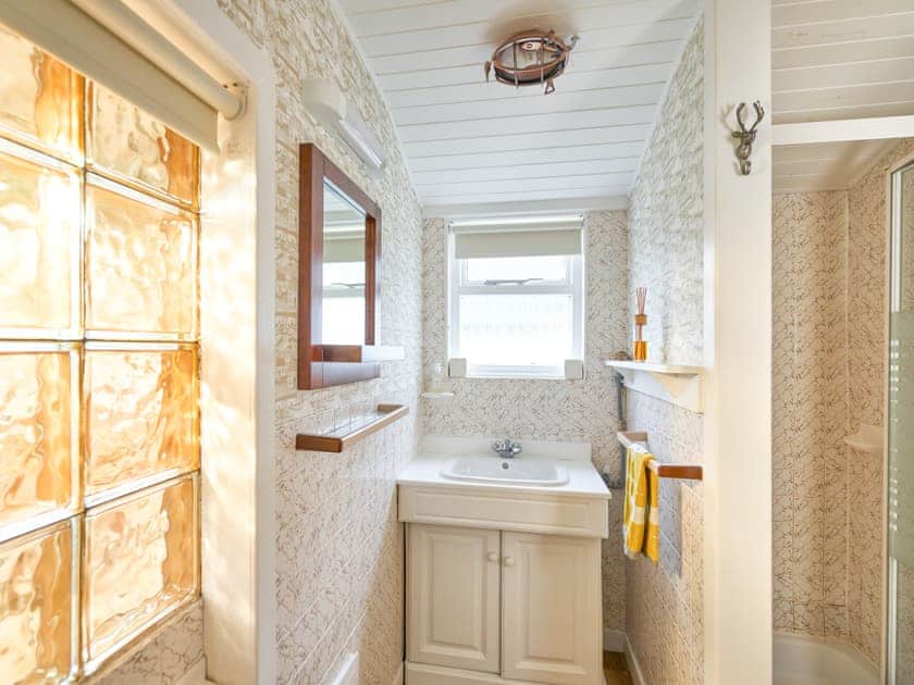 Shower room | The Moorings, Newton