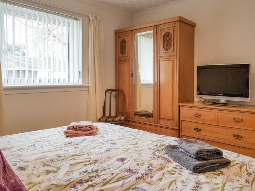 Double bedroom | Buchanan Park, Ceres, near Cupar