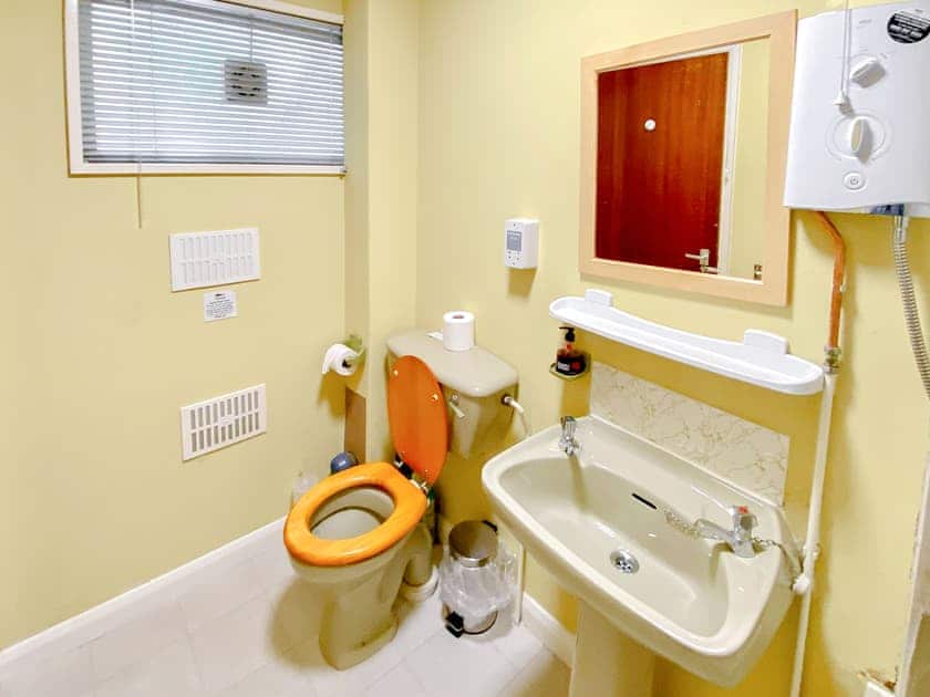 Bathroom | Oakley Quay, Porthmadog