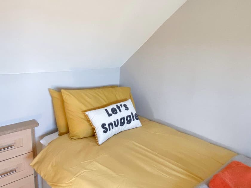 Twin bedroom | Willow Cottage, Conwy