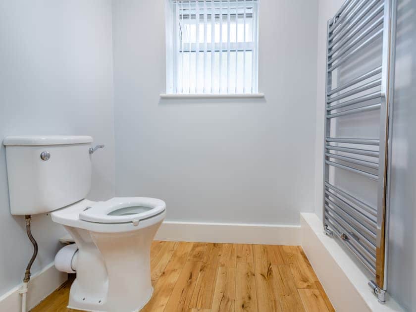 Bathroom | Gwel Yr Haul, Barmouth