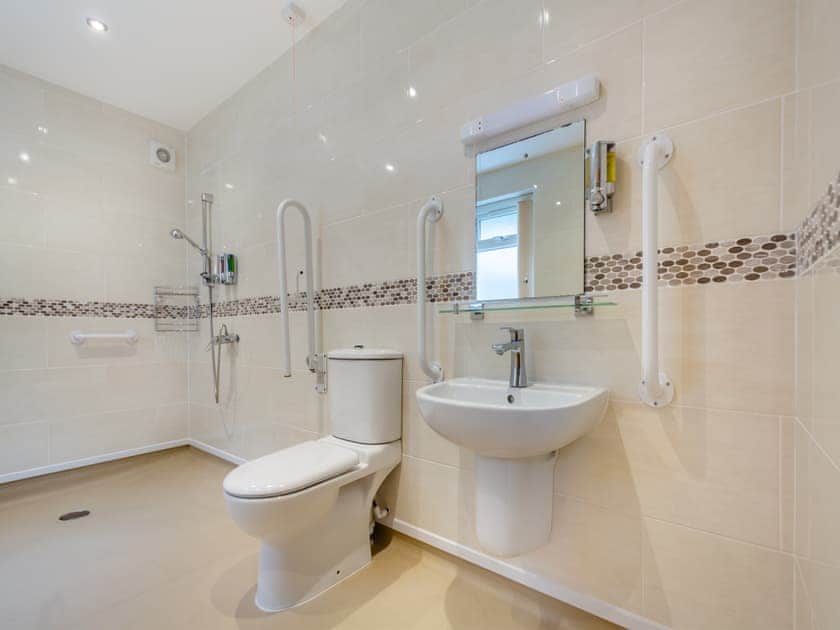 Bathroom | Gwel Yr Haul, Barmouth