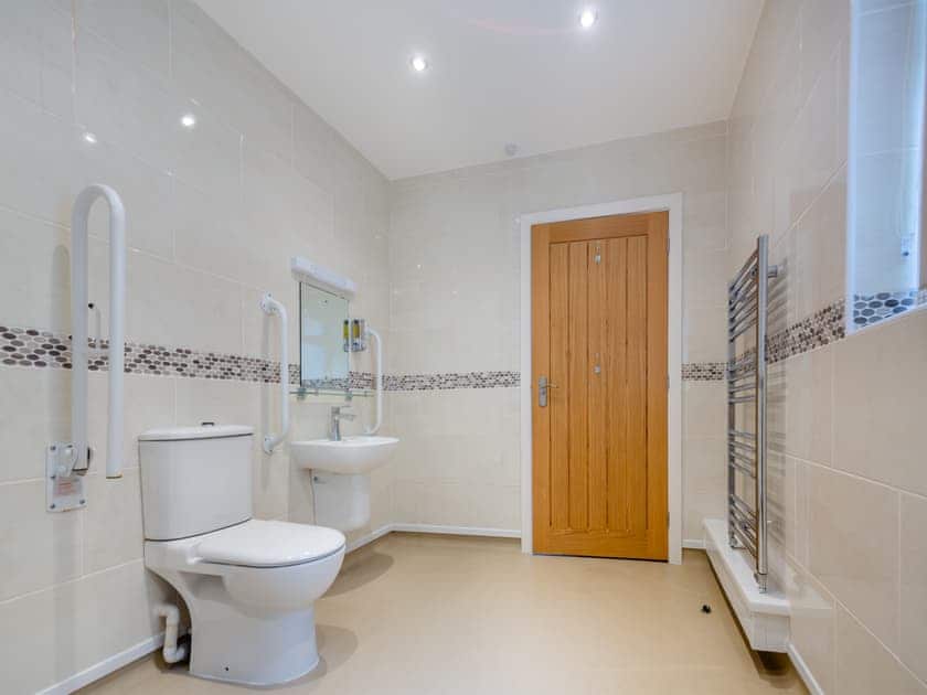 Bathroom | Gwel Yr Haul, Barmouth