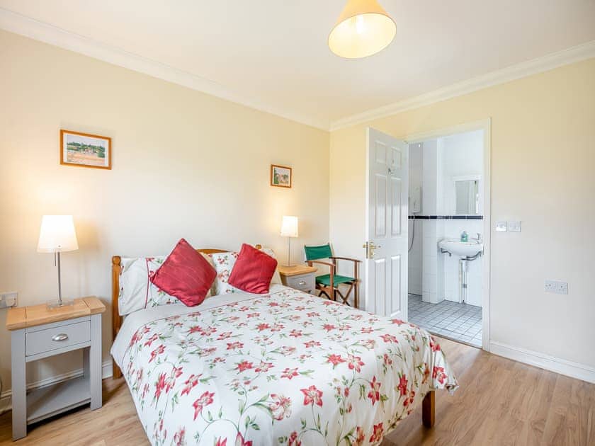 Double bedroom | Dairy Cottage - Linley Farm Cottages, St Osyth