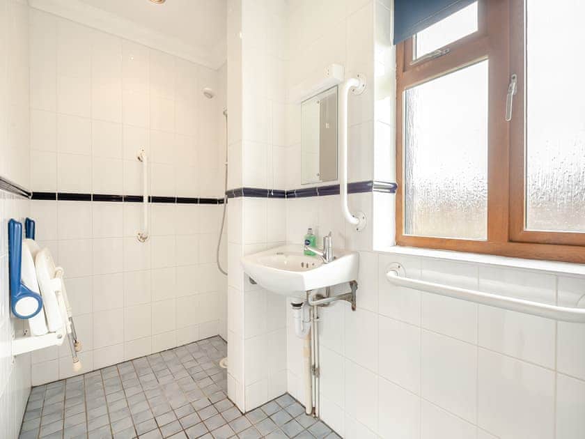 Bathroom | Dairy Cottage - Linley Farm Cottages, St Osyth